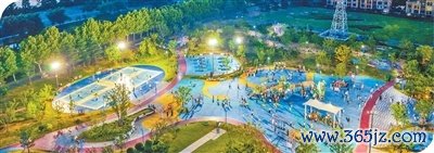 江苏宿迁市民在体育公园乐享夏夜运动使用指南。
