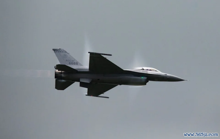 台空军F-16战机 资料图 图源：台湾中天新闻网